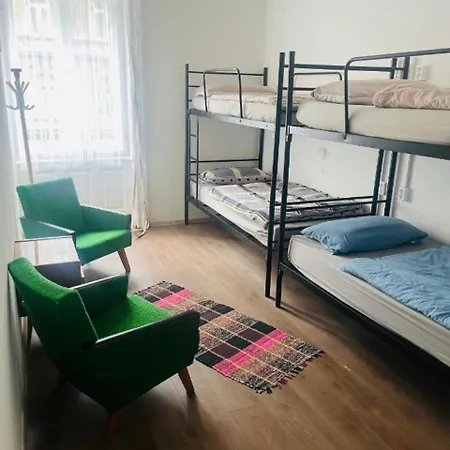 Doxie - Beds And Dorms * Βουδαπέστη